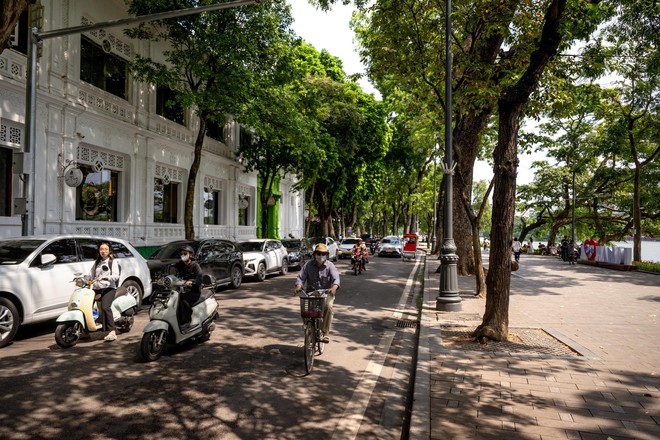 "Vạn vật đều thua Hà Nội mùa thu": Đợt gió lạnh đầu tiên vừa đi qua, phố đã kịp đổi màu- Ảnh 45.