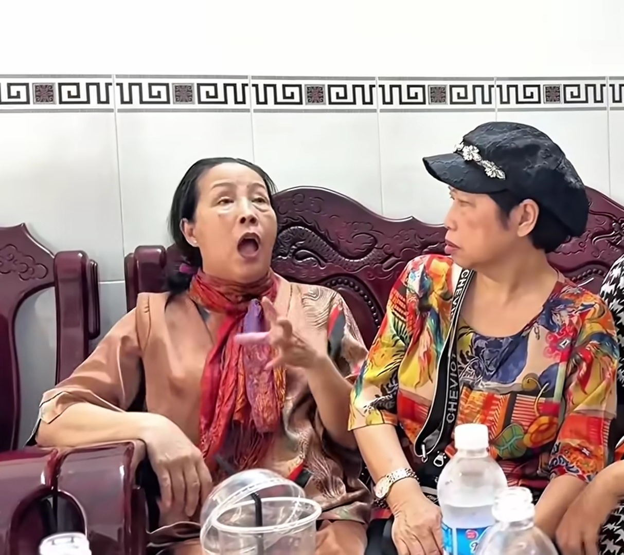 Tình hình nữ nghệ sĩ miền Nam bị ung thư thanh quản, làm gì cũng thất bại - Ảnh 2.