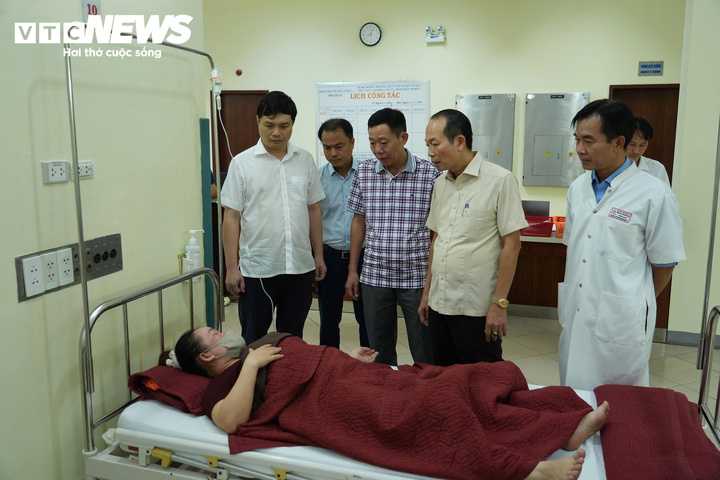 Thêm nhiều người nhập viện nghi do ngộ độc tập thể tại công ty dệt may ở Huế- Ảnh 2.