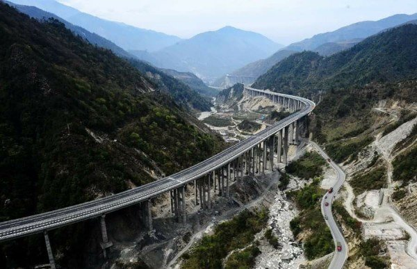 Việt Nam có cây cầu 600m không bắc qua con sông nào, nằm giữa núi rừng với trụ cao tới 83m so với mặt đất: Đã được xác lập kỷ lục, mô hình tương tự ở Trung Quốc, Tây Ban Nha đã làm - Ảnh 4.