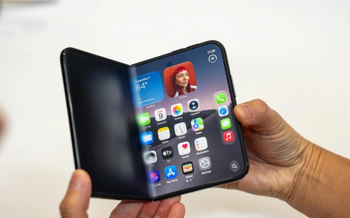 Cầm 100 triệu đồng, chọn mua iPhone Duo hay sắm ô tô điện VinFast?