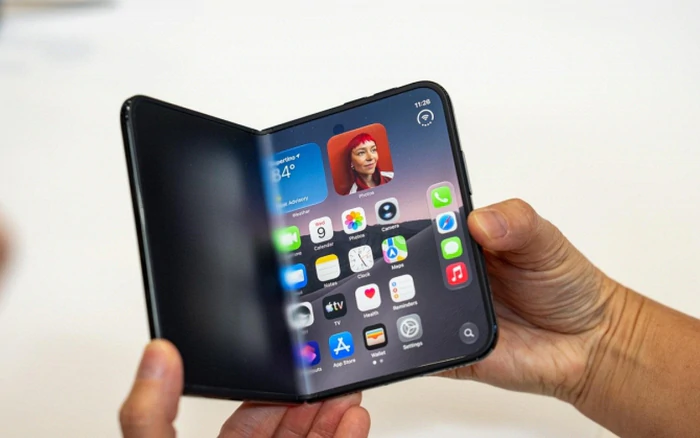 Cầm 100 triệu đồng, chọn mua iPhone Duo hay sắm ô tô điện? - Ảnh 1.
