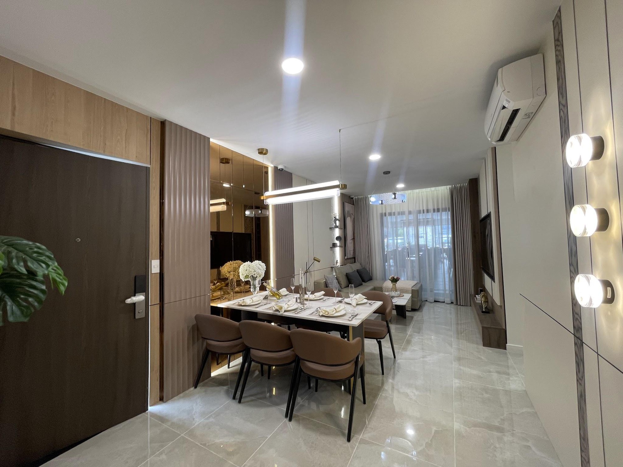 Tấp nập người tham quan nhà mẫu ‘căn hộ chuẩn xanh giữa lòng Biên Hòa’- Ảnh 2. Tấp nập người tham quan nhà mẫu ‘căn hộ chuẩn xanh giữa lòng Biên Hòa’- Ảnh 2.