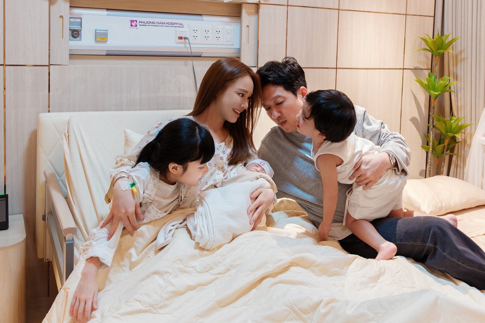 Diễm phúc cho Trường Giang gặp được vị cứu tinh- Ảnh 2. Diễm phúc cho Trường Giang gặp được vị cứu tinh- Ảnh 2.