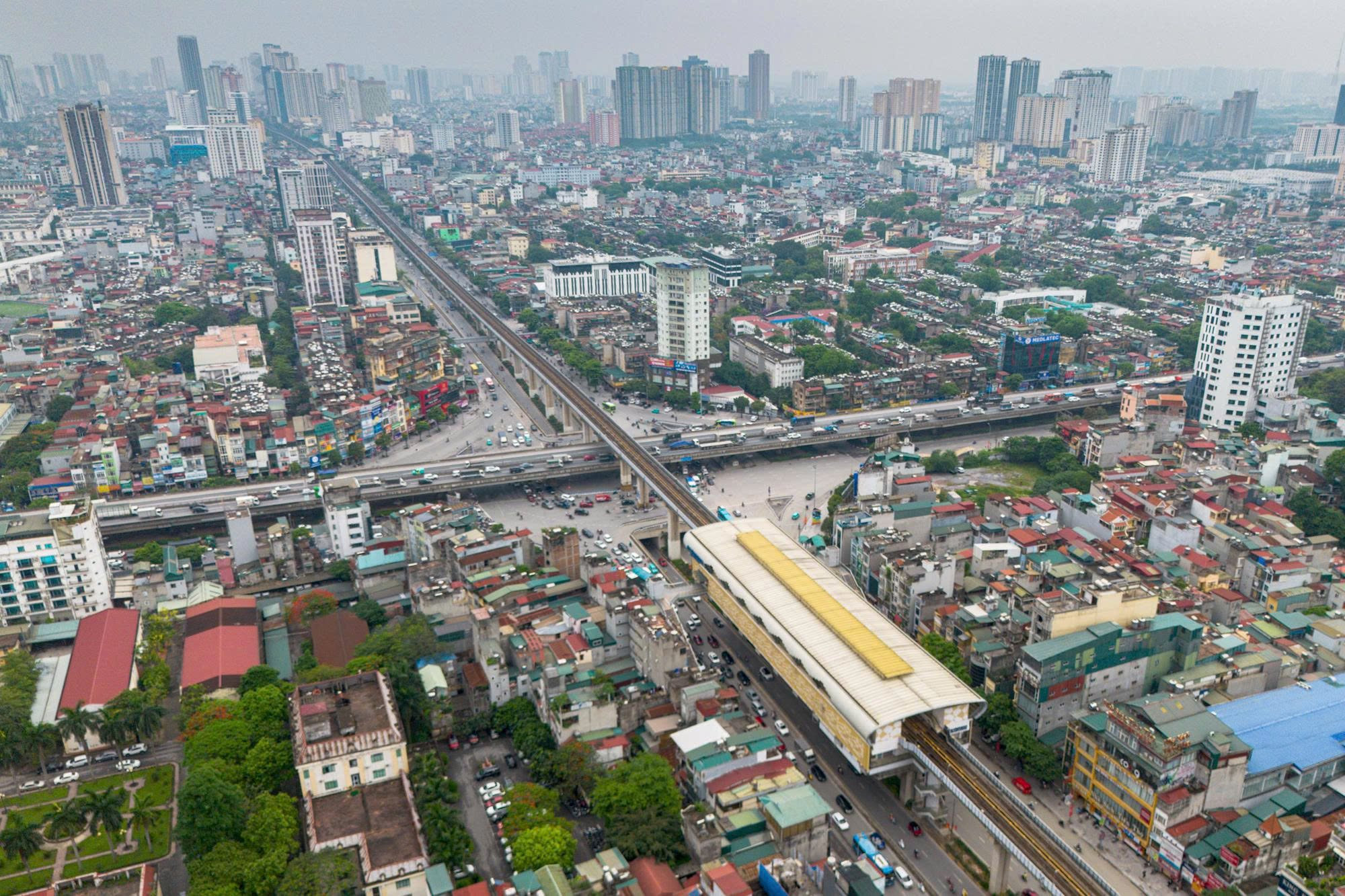Hà Nội sở hữu siêu nút giao 4 tầng đầu tiên thiết kế hiện đại, kết hợp đường sắt đô thị, vành đai trên cao xung quanh có hàng loạt khu đô thị và trường học- Ảnh 1.