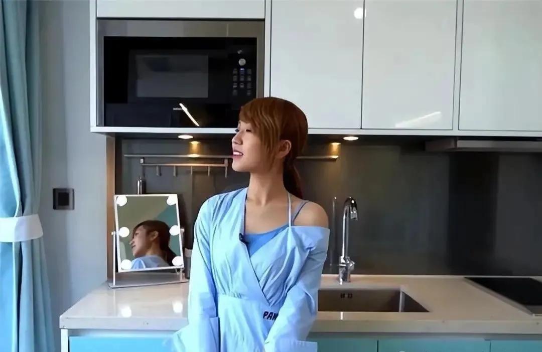 Cô gái sống trong căn hộ chỉ 7m²: Tận dụng từng centimet, nhìn cách sắp xếp mới hiểu nhà nhỏ vẫn có thể rất dễ chịu- Ảnh 2.