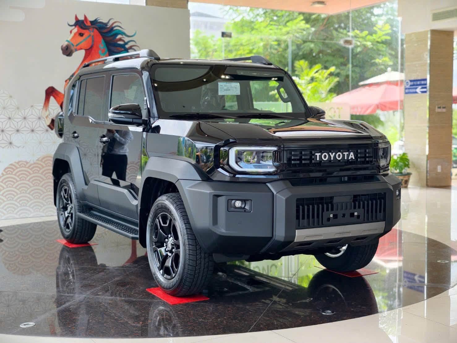 Toyota Land Cruiser FJ bán gấp đôi Suzuki Jimny trong tháng 8- Ảnh 1.