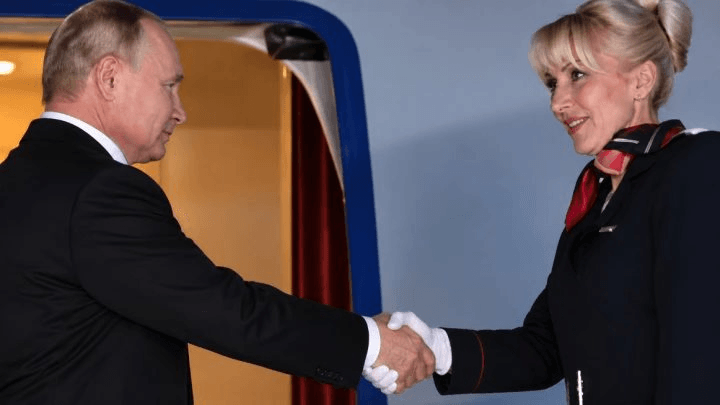 Viral khoảnh khắc về ông Putin trước thềm BRICS - Vị thế kinh tế Nga đứng trước "phép thử" từ Armenia- Ảnh 2.