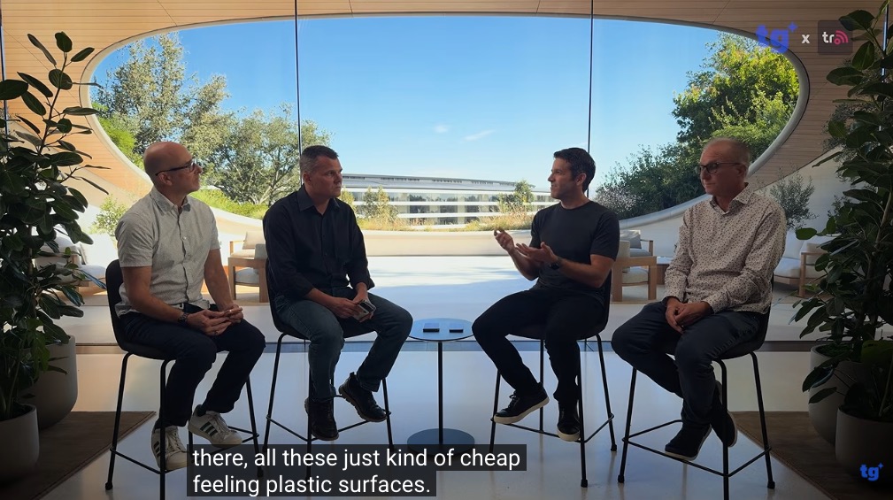CEO Apple tung đòn về phía Android: “Màn hình điện thoại gập hiện nay cho cảm giác nhựa rẻ tiền, gợn và nhăn”- Ảnh 1.