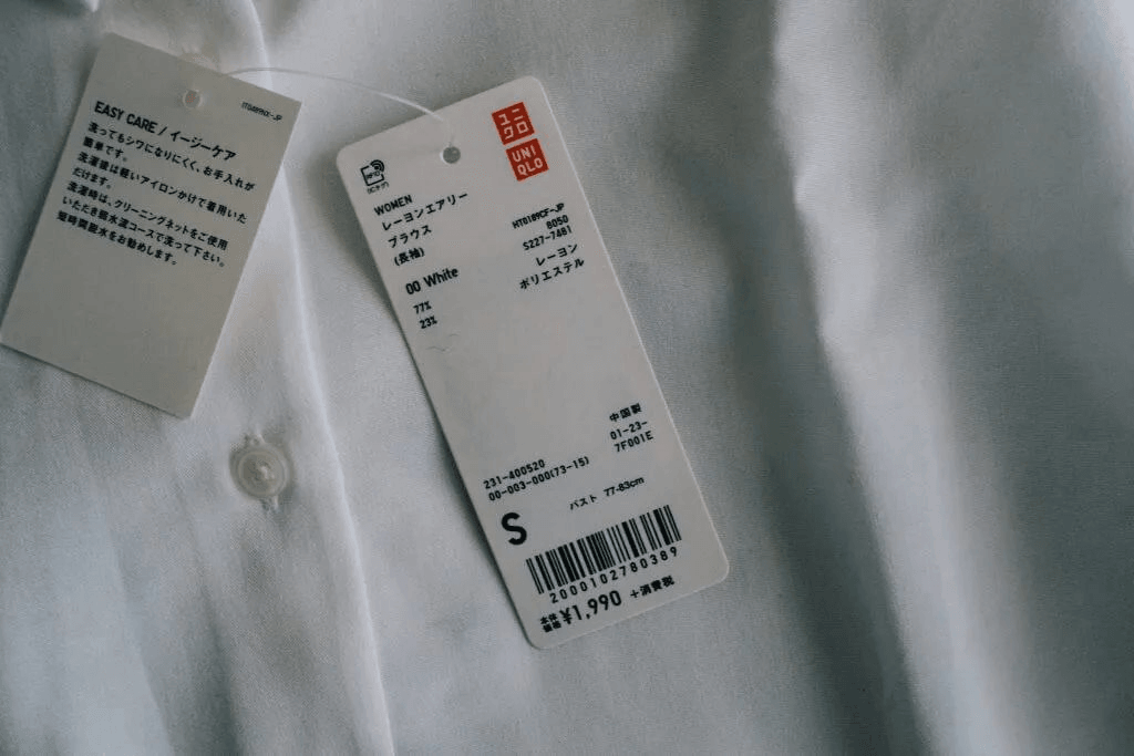 Vì sao "cầm nhầm" quần áo ra ngoài cửa hàng Uniqlo là còi hú inh tai, báo hiệu bạn ăn trộm?- Ảnh 3.