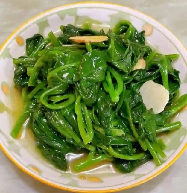 Chàng trai 25 tuổi nhưng sức khỏe xương như người 70 tuổi đã mắc bệnh xương khớp vài chục năm vì loại nước nhiều người phải uống mỗi ngày - Ảnh 3.