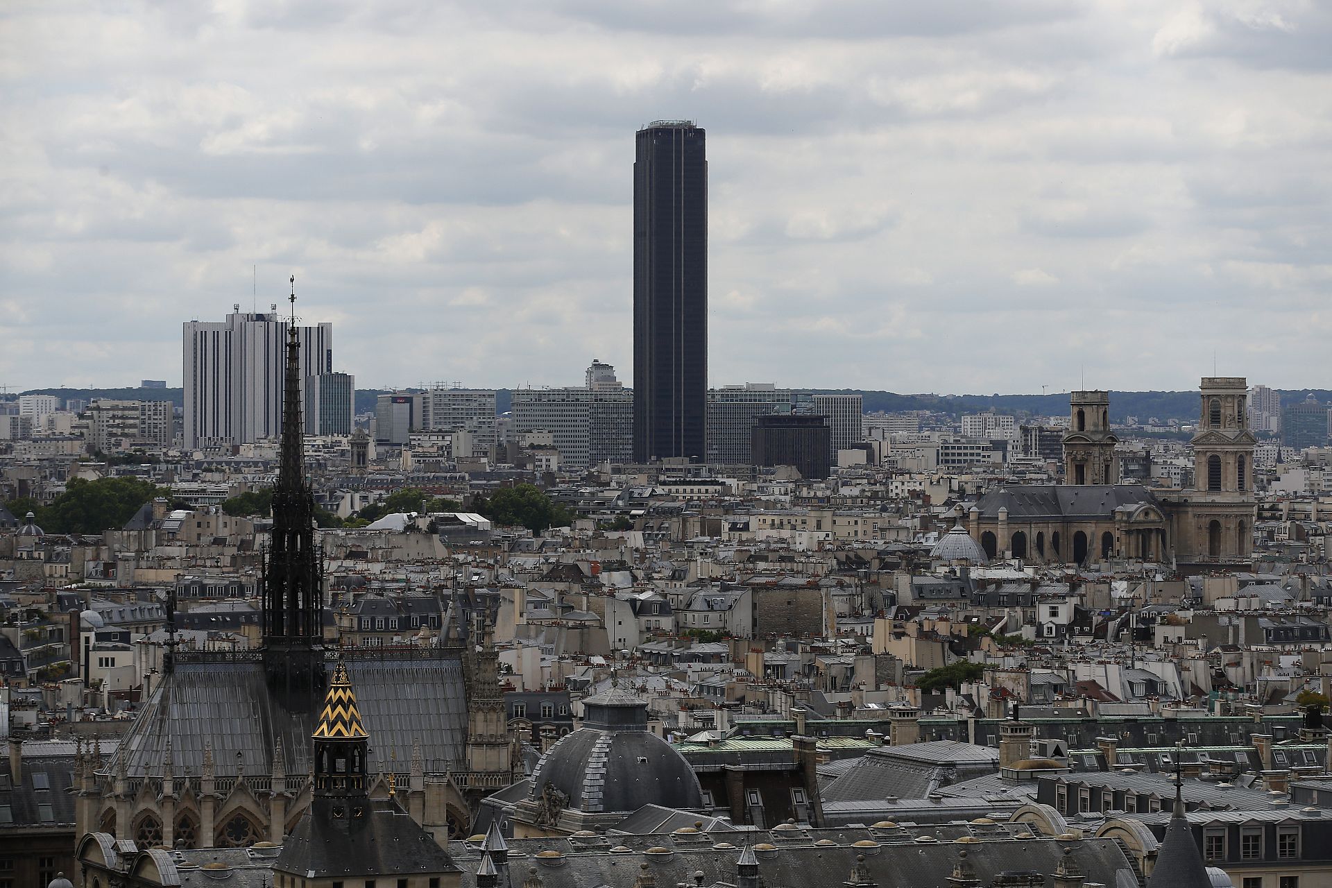 Vì sao Paris giàu có như vậy nhưng không có nhà cao tầng? - Ảnh 3.