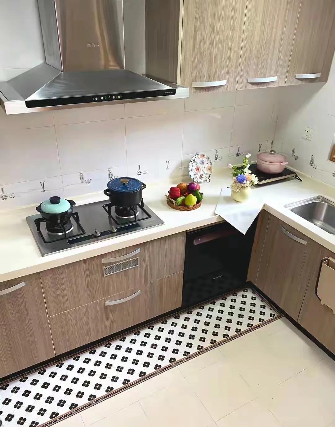 Cặp vợ chồng nghỉ hưu gây sốt vì ngôi nhà sạch đến khó tin: Nhìn căn bếp mới hiểu vì sao dân mạng hỏi “có thật sự sống ở đây không?” - Ảnh 6.
