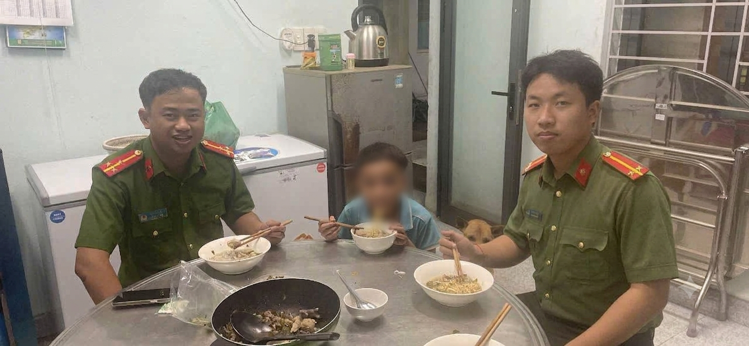Cậu bé đi bộ gần 100km để tìm gặp mẹ: Gia cảnh đặc biệt khó khăn, bỏ học từ lớp 2, hay đi lang thang- Ảnh 1.