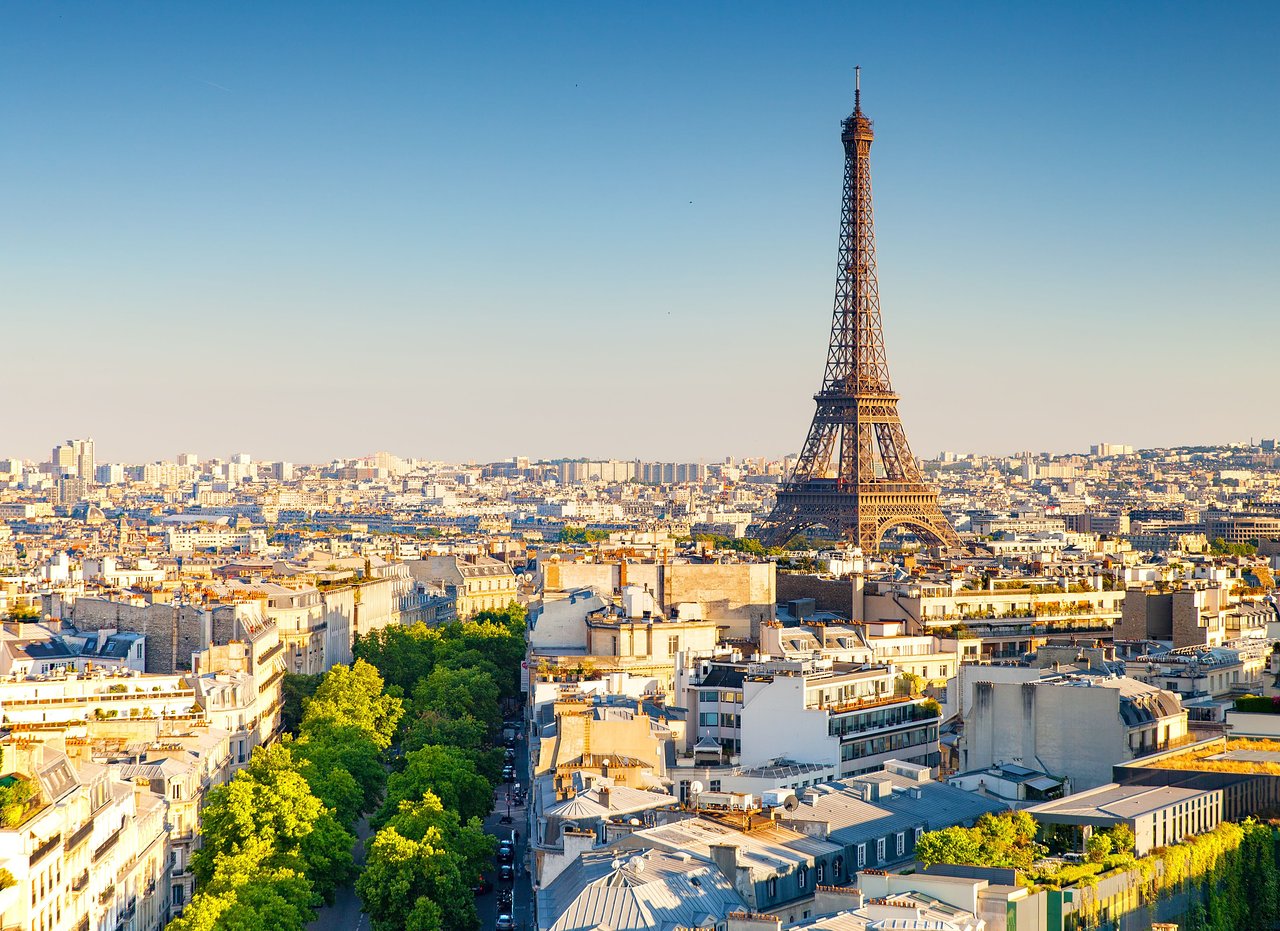 Vì sao Paris giàu có như vậy nhưng không có nhà cao tầng? - Ảnh 1.