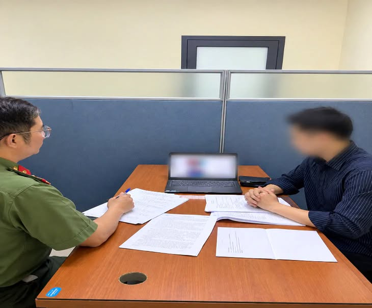 Xử phạt Youtuber sinh năm 1996 vì đăng tin liên quan đến Grab, công an cảnh báo tới toàn bộ người dân - Ảnh 2. Xử phạt Youtuber sinh năm 1996 vì đăng tin liên quan đến Grab, công an cảnh báo tới toàn bộ người dân - Ảnh 2.