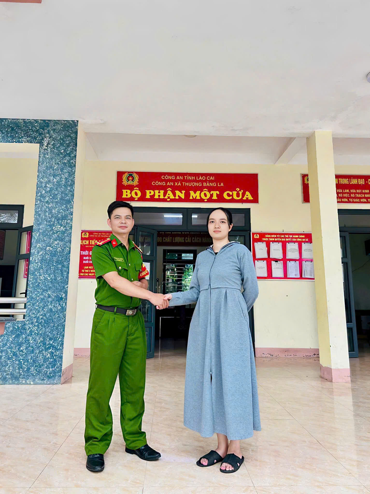 Ngày 14/9, dù trời mưa, một người phụ nữ vẫn kiên trì đến công an trình báo sự việc: Tài khoản MB được chuyển 3.000.000 đồng - Ảnh 2.