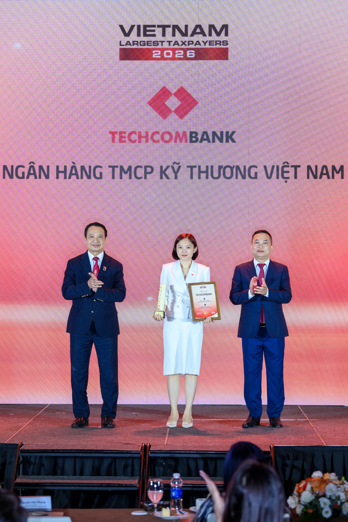 Techcombank vượt mốc 10.000 tỷ đồng nộp ngân sách, khẳng định vai trò doanh nghiệp dẫn dắt - Ảnh 1.