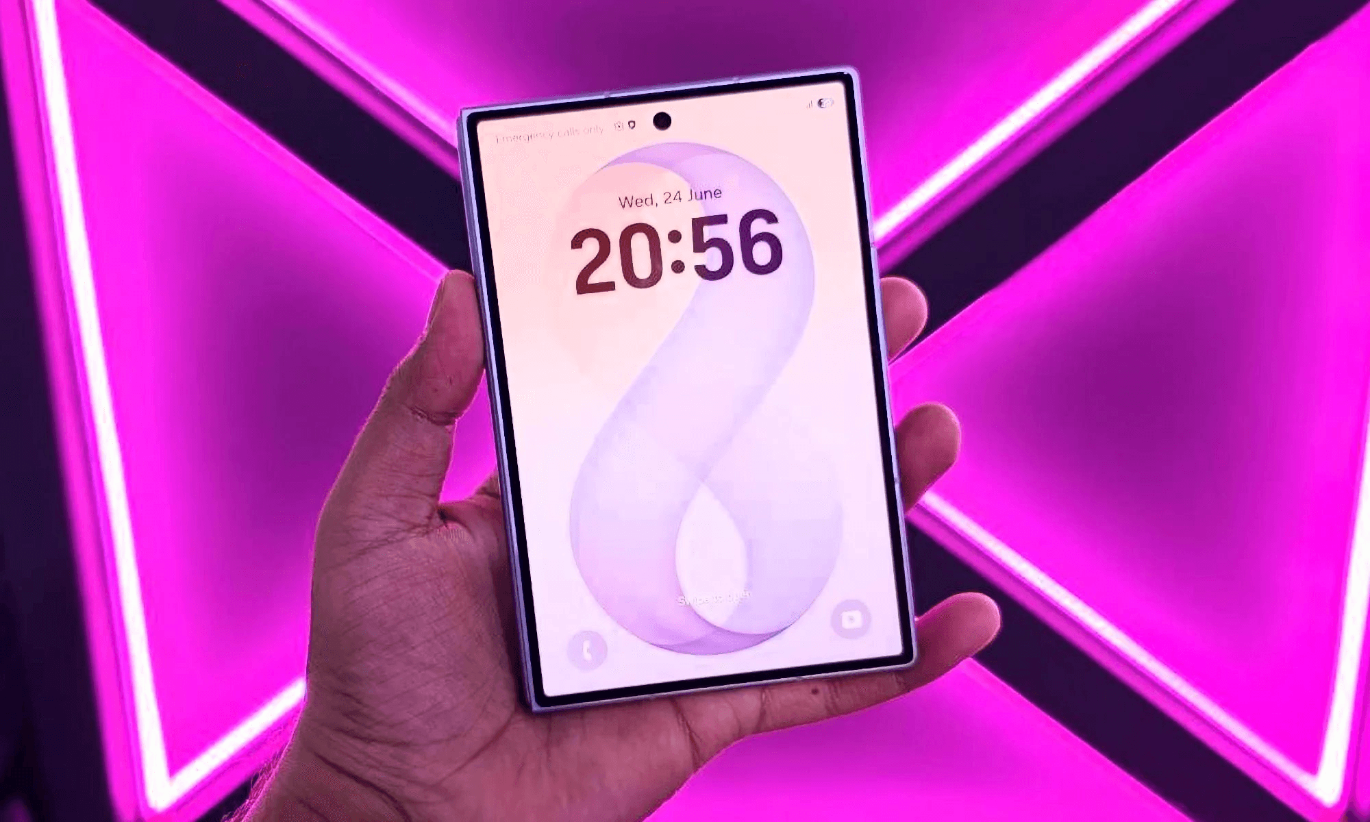 Cay đắng cho Samsung: “Trầy vi tróc vẩy” làm điện thoại gập để rồi iPhone chiếm hết công lao - Công bằng ở đâu?- Ảnh 2.