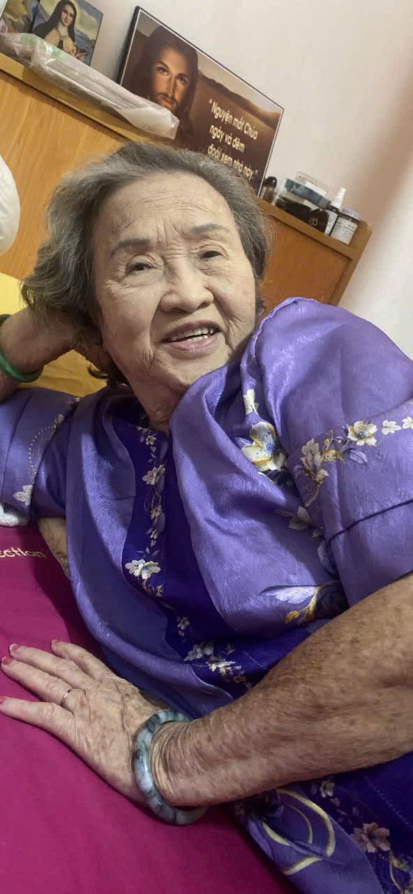 Mẹ ruột Hoài Linh: "Con trai về rồi mà sao vẫn chưa qua thăm mẹ?"- Ảnh 1.