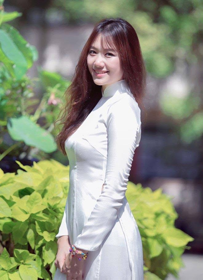 Vợ đại gia 2000 tỷ của Việt Nam: Thông thạo 3 thứ tiếng, học vấn khủng gây choáng, nhan sắc “tình đầu” càng có tuổi càng trẻ - Ảnh 2.