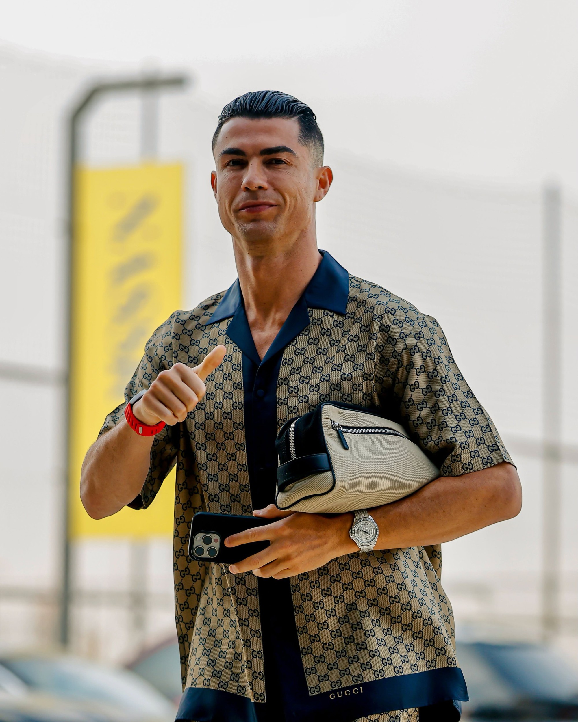 Siêu sao 41 tuổi vừa đá bóng vừa làm sếp lớn tại Al Nassr - Ảnh 1.