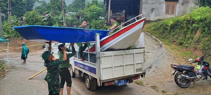 Mưa lớn ở Nghệ An, nhiều tuyến đường ngập sâu, giao thông chia cắt- Ảnh 5.