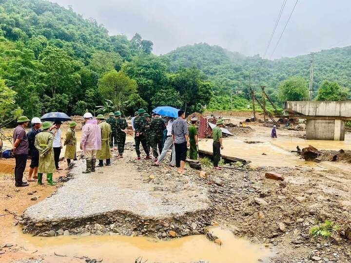 Mưa lớn ở Nghệ An, nhiều tuyến đường ngập sâu, giao thông chia cắt- Ảnh 7.