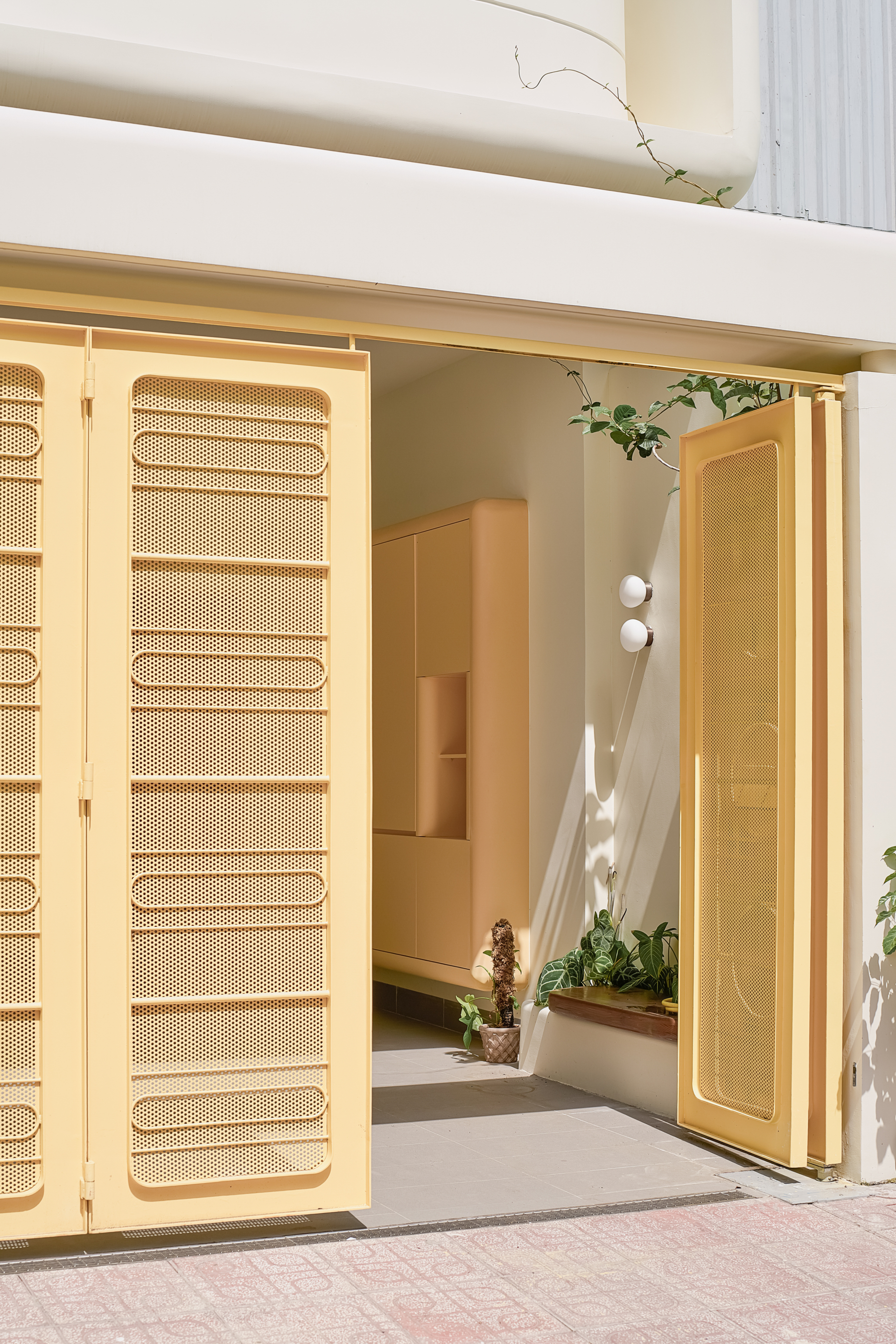 Căn nhà bo tròn mọi góc của Châu Muối: Bếp rộng hơn phòng khách, làm lố ngân sách 40% nhưng vào ở thì không muốn ra đường nữa- Ảnh 4.