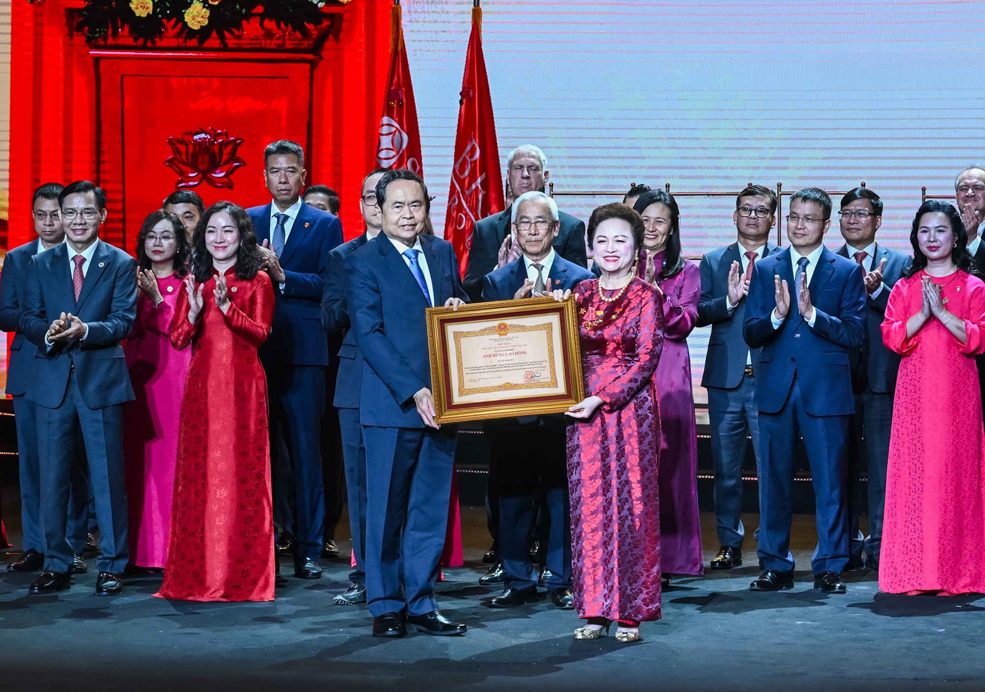 Anh hùng Lao động Nguyễn Thị Nga: “Tôi chọn kinh doanh từ một câu hỏi về cuộc sống” - Ảnh 1.