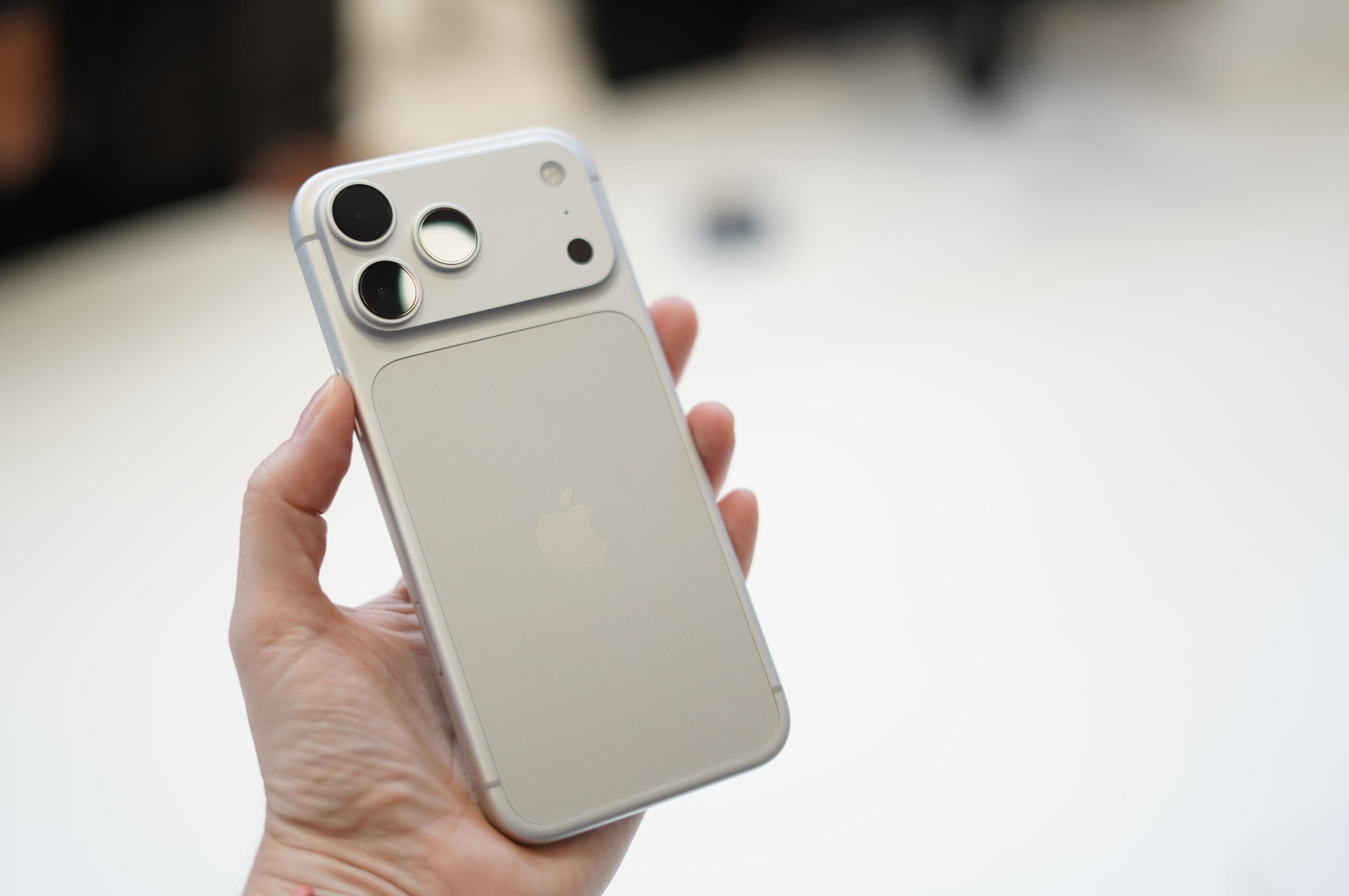  3 lý do không nên mua iPhone 18 Pro Max năm nay - Ảnh 1.