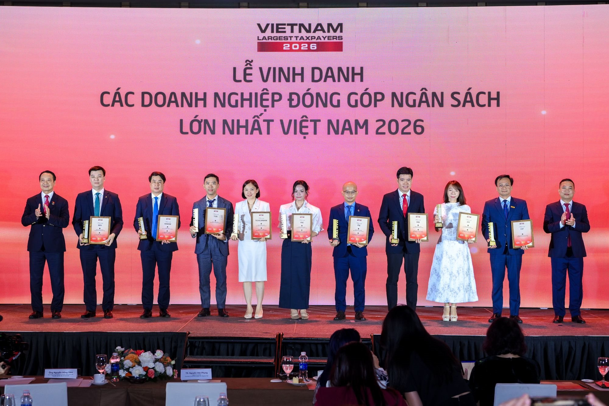 Lễ Vinh danh Doanh nghiệp nộp ngân sách lớn nhất 2025: Hàng chục đại diện nộp ngân sách hàng trăm nghìn tỷ đồng góp mặt- Ảnh 1.
