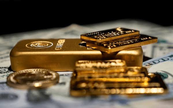 Giá vàng giảm sâu, loạt "cá mập" mạnh tay gom hàng