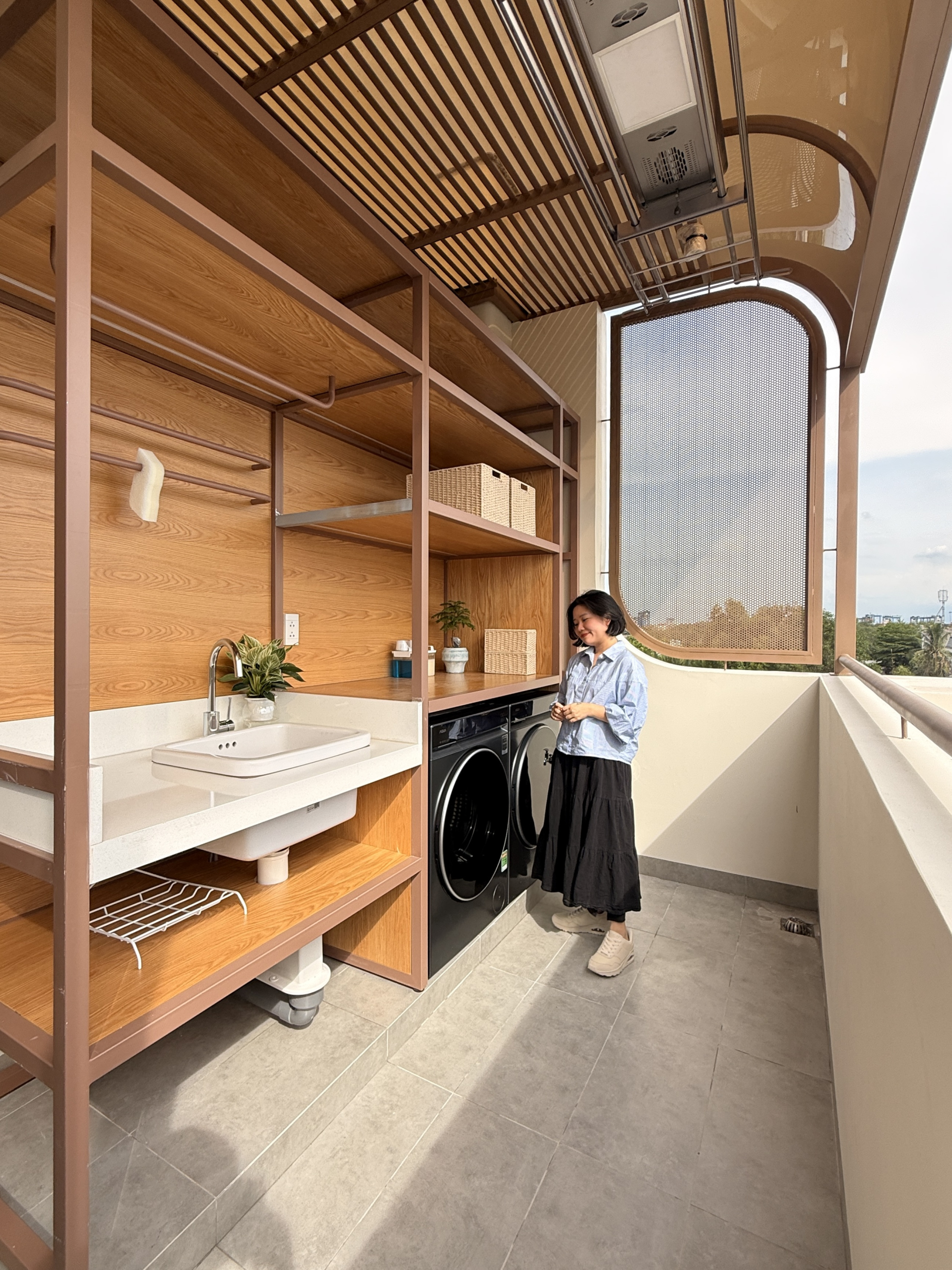 Căn nhà bo tròn mọi góc của Châu Muối: Bếp rộng hơn phòng khách, làm lố ngân sách 40% nhưng vào ở thì không muốn ra đường nữa- Ảnh 20.