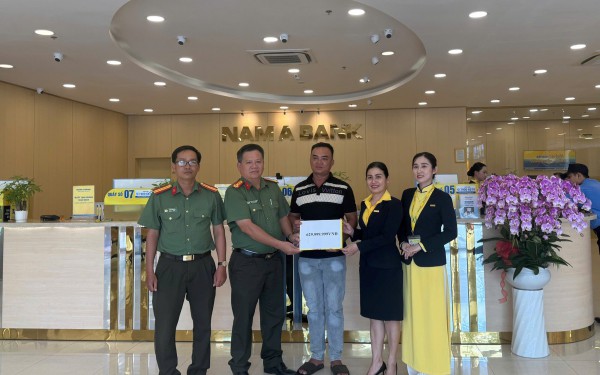 Công an kiểm tra giao dịch chuyển khoản 630 triệu đồng từ tài khoản Nam A Bank sang ACB với nội dung "mua bán tôm": Hai người được mời làm việc