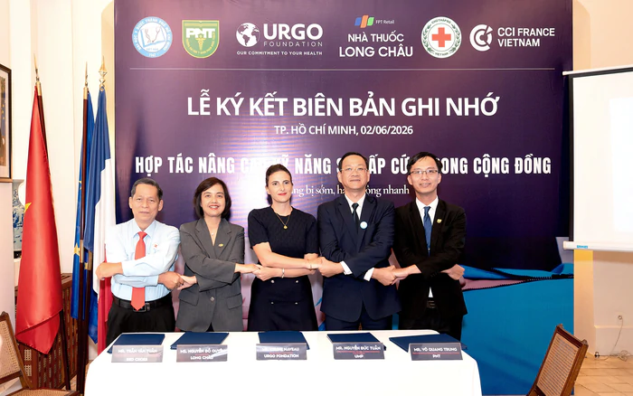 Bà Nguyễn Bạch Điệp bắt tay với quỹ của Pháp, Hội Chữ thập đỏ, ĐH Y Dược, ĐH Y Khoa, cho hơn 22.000 dược sĩ học một kỹ năng khác ngoài bán thuốc - Ảnh 2.