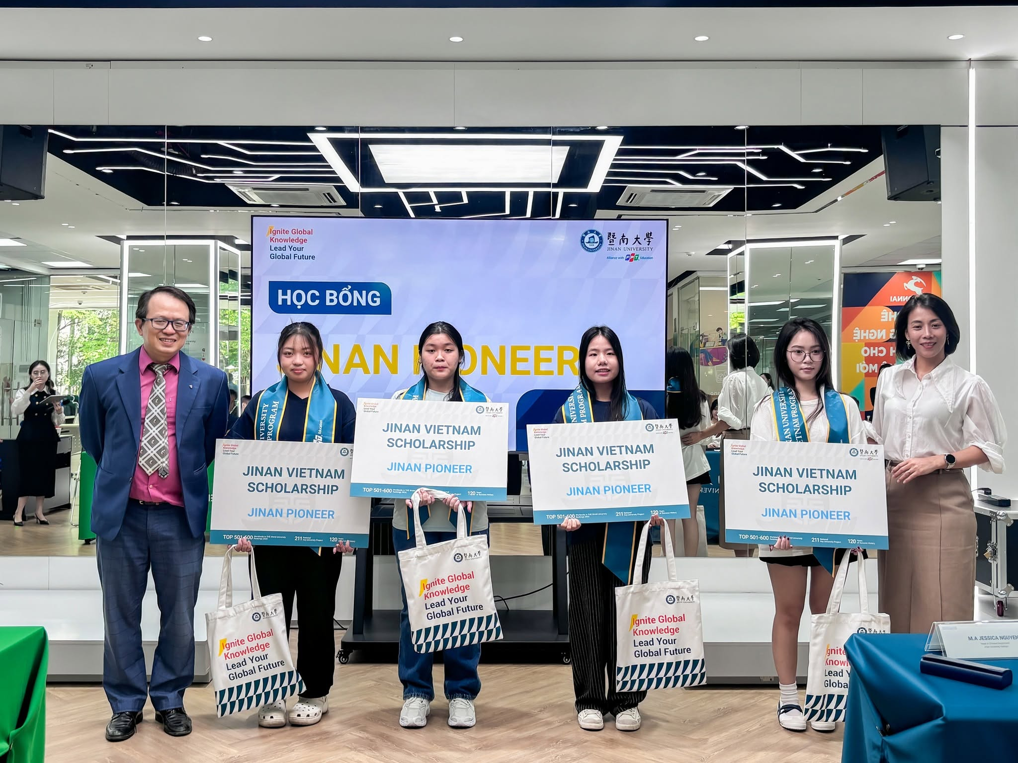 Gần 13.000 việc làm cần tiếng Trung và bài toán nhân lực chất lượng cao - Ảnh 2.
