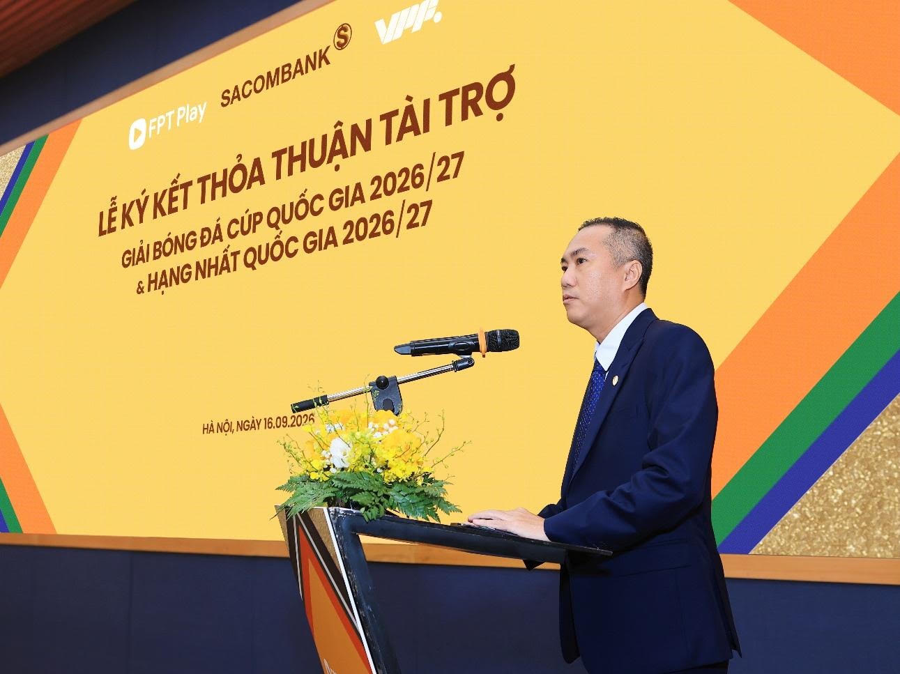 Ngân hàng SACOMBANK lần đầu đồng hành cùng hai giải bóng đá chuyên nghiệp quốc gia - Ảnh 1.