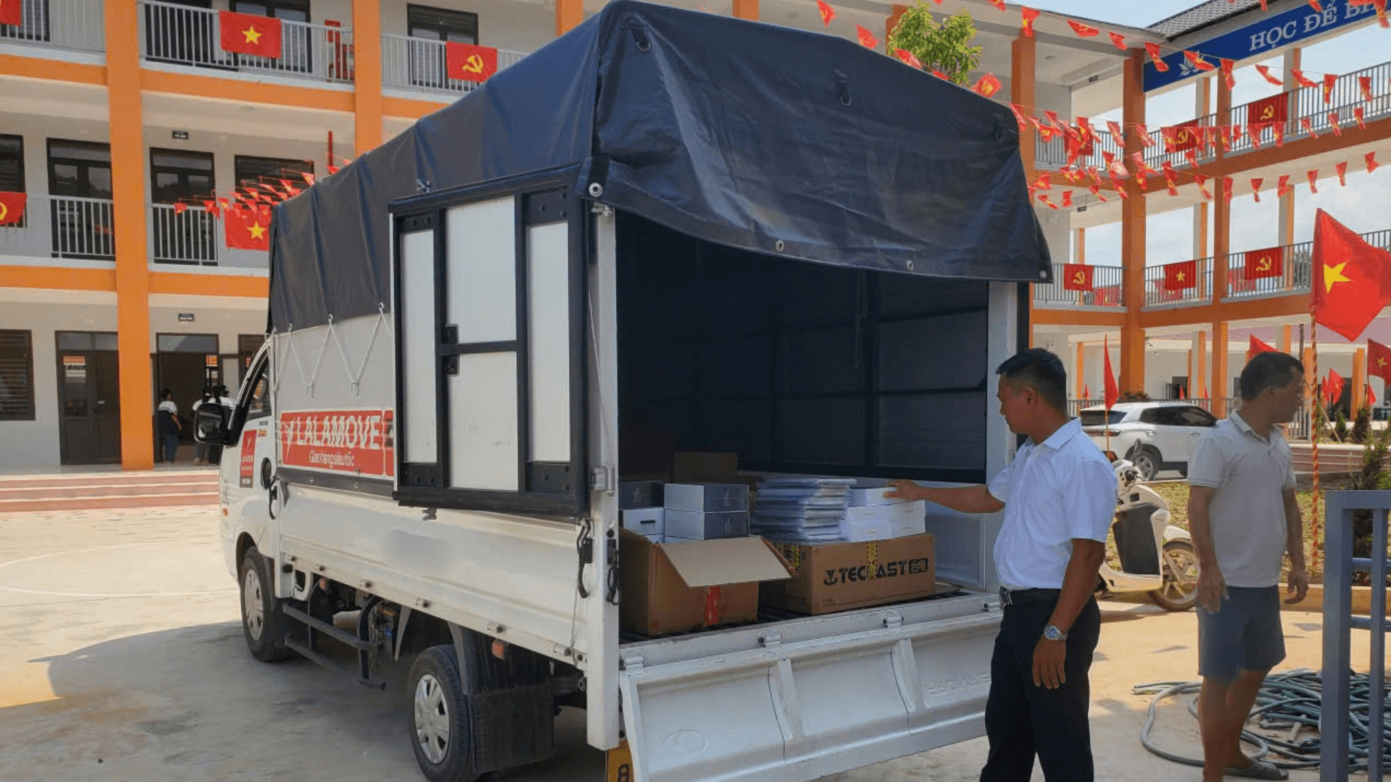 Những chuyến xe đặc biệt lên vùng cao của Lalamove- Ảnh 1.