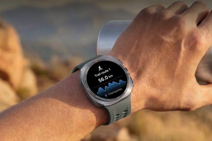 Pin 800 mAh, màn hình 5.000 nit, Galaxy Watch Ultra2 có đáng để lên đời?- Ảnh 2.