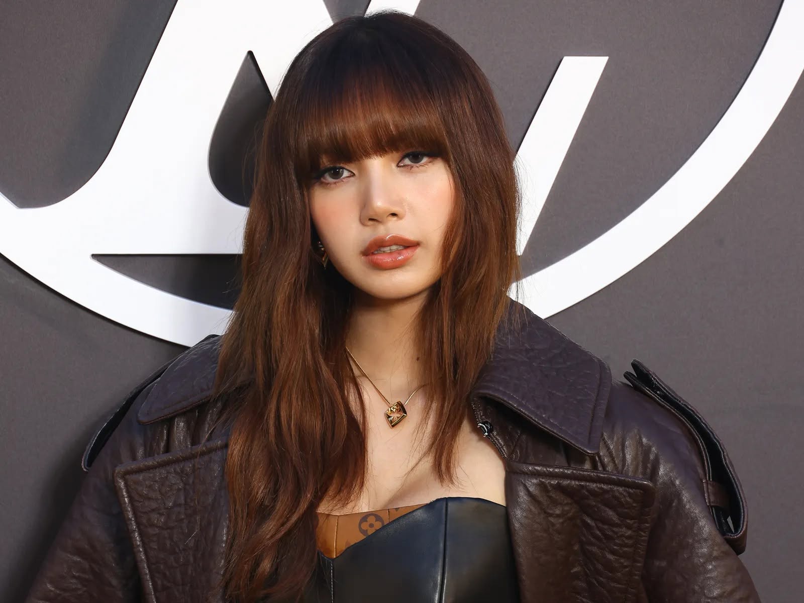 Căn nhà ở Mỹ của Lisa (BLACKPINK): Biệt thự mang phong cách đồng quê giữa Beverly Hills sang chảnh - Ảnh 1.