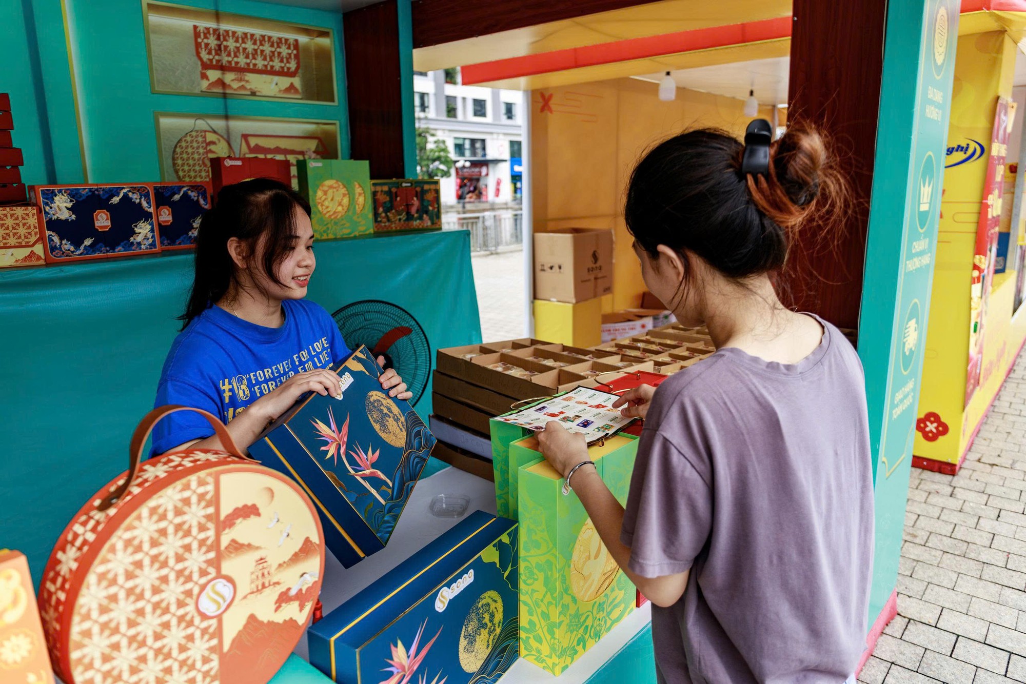 Thị trường bánh trung thu 2026: Người tiêu dùng chuộng phân khúc bình dân - Ảnh 2.