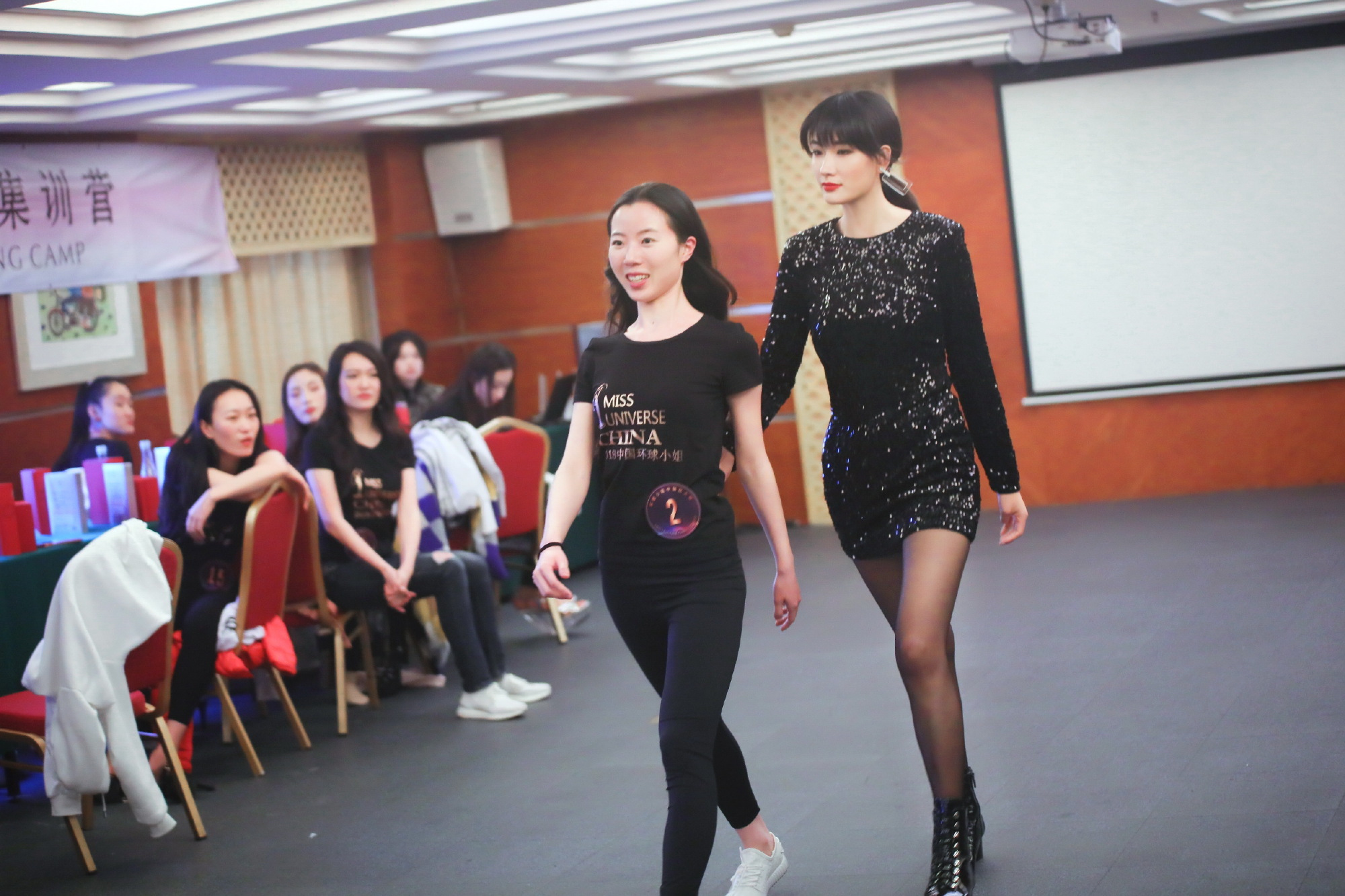 "Hoa hậu xấu nhất lịch sử showbiz" đã khác: Lột xác đẹp khó tin đến từng centimet, U40 làm chủ tịch nhưng chưa chồng  - Ảnh 9.