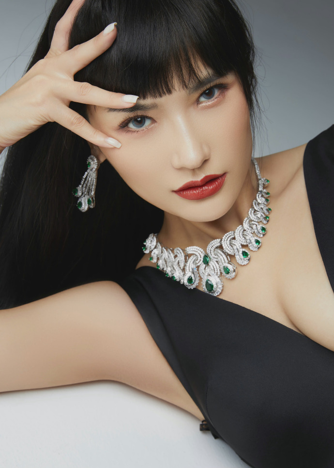 "Hoa hậu xấu nhất lịch sử showbiz" đã khác: Lột xác đẹp khó tin đến từng centimet, U40 làm chủ tịch nhưng chưa chồng  - Ảnh 10.