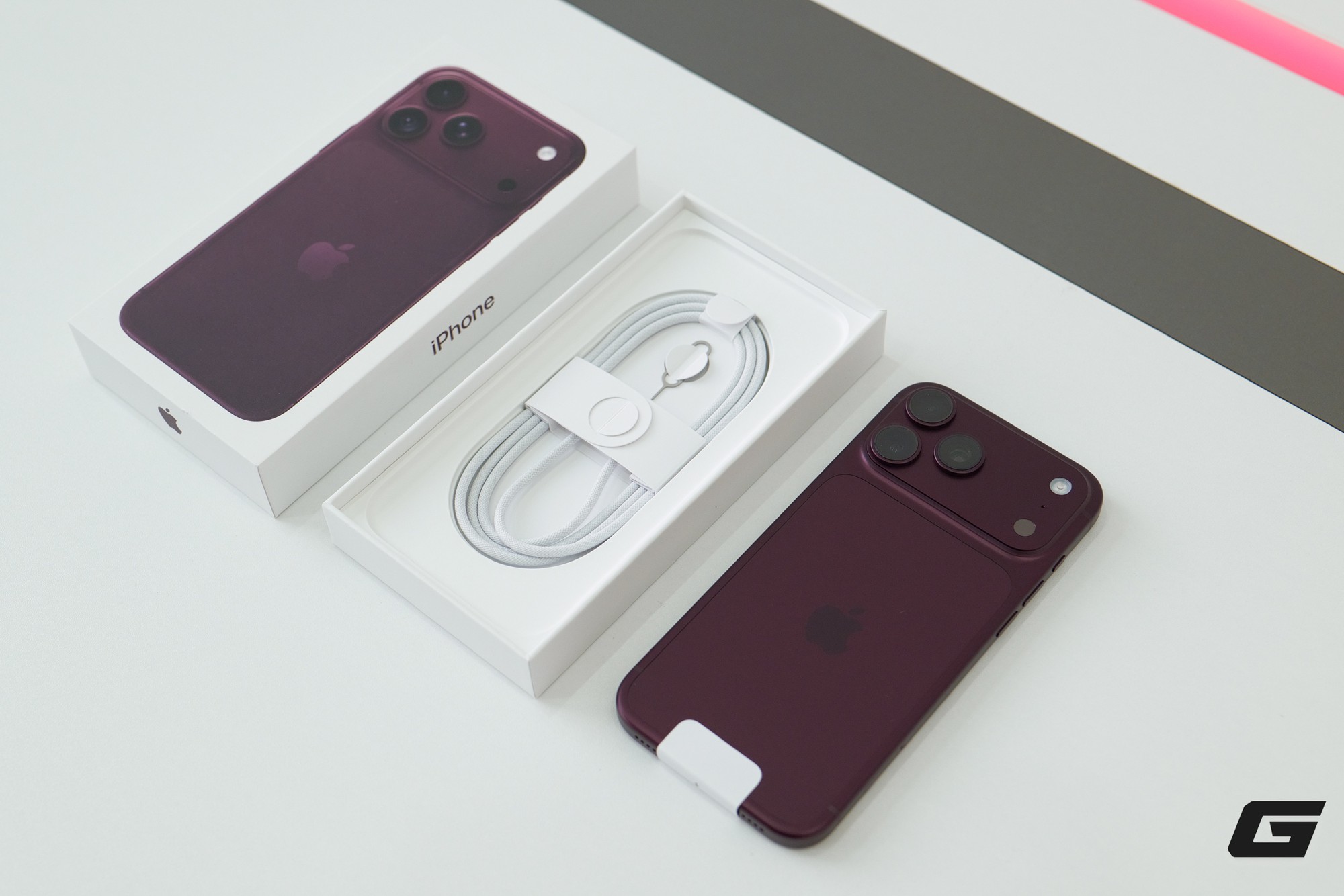 Mở hộp iPhone 18 Pro màu Bạc và iPhone 18 Pro Max Burgundy chính hãng Việt Nam trước giờ mở bán - Ảnh 2.