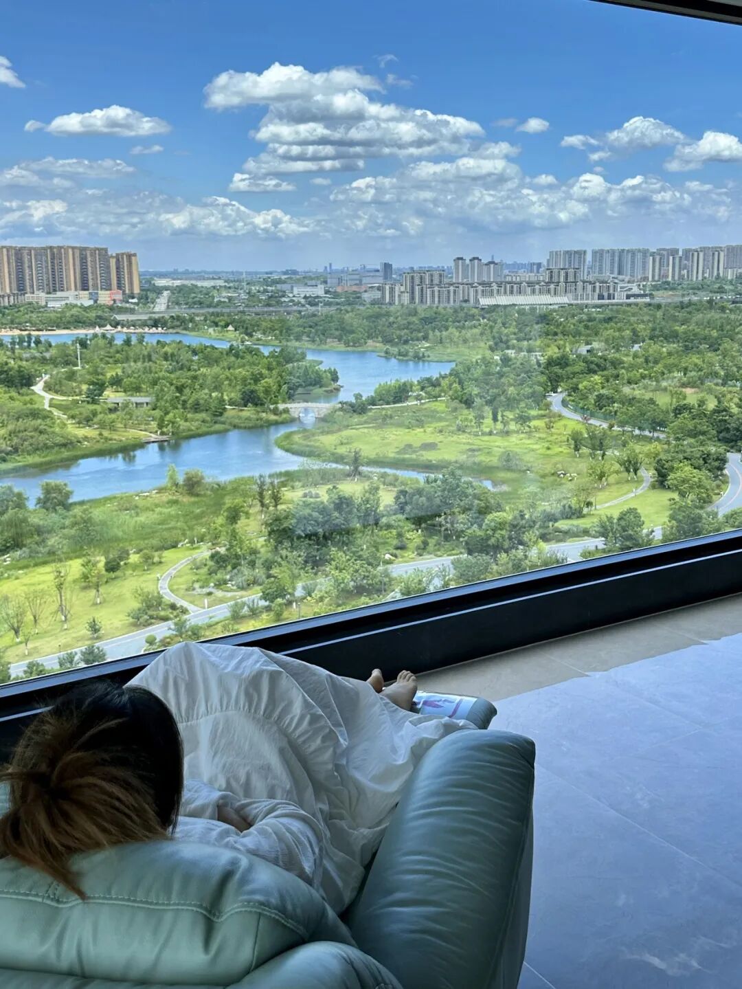Từ tầng 2 chuyển lên tầng 11, tôi mới hiểu: Có những căn hộ rẻ hơn cả trăm triệu nhưng ở rồi mới biết cái giá phải trả- Ảnh 4.