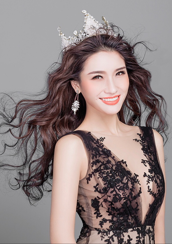 "Hoa hậu xấu nhất lịch sử showbiz" đã khác: Lột xác đẹp khó tin đến từng centimet, U40 làm chủ tịch nhưng chưa chồng  - Ảnh 4.