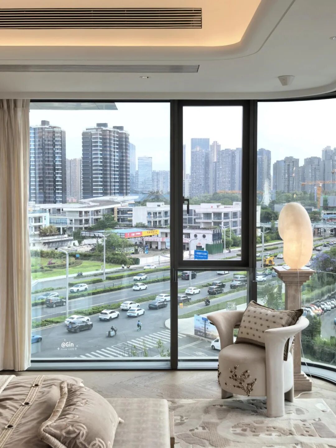 Từ tầng 2 chuyển lên tầng 11, tôi mới hiểu: Có những căn hộ rẻ hơn cả trăm triệu nhưng ở rồi mới biết cái giá phải trả- Ảnh 1.