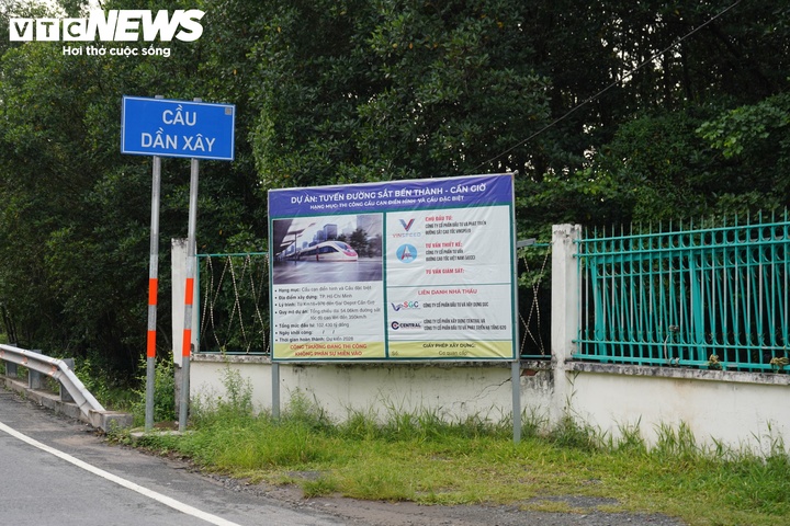 Cận cảnh công trường dọc tuyến metro Bến Thành - Cần Giờ- Ảnh 4.