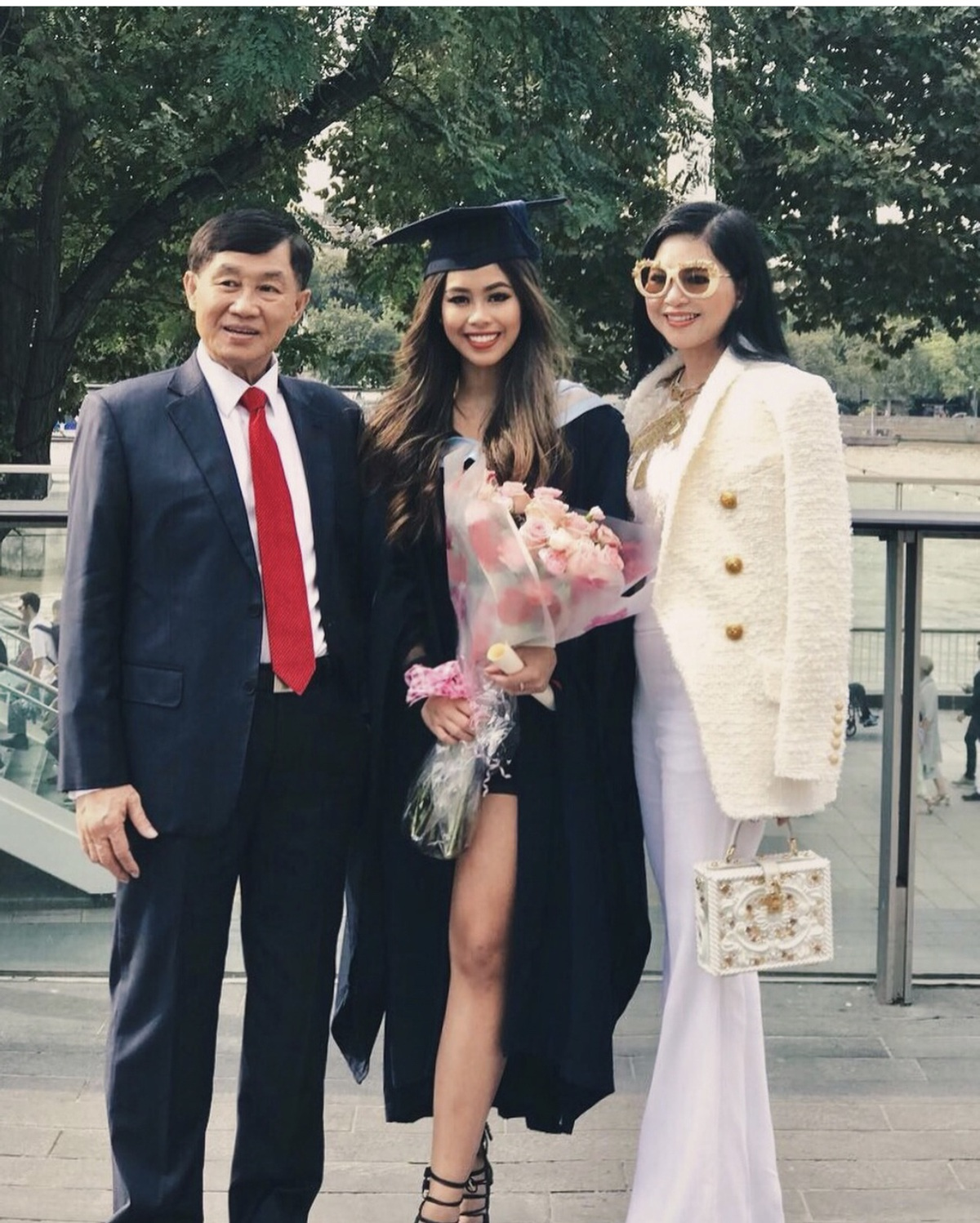 Tỷ phú 75 tuổi người Việt, từng thuê chuyên cơ 8 tỷ đồng đưa con gái về nước cách đây 6 năm: Vừa trích 10 tỷ đồng từ lương hưu làm thêm việc đặc biệt - Ảnh 2.